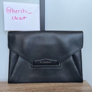 Givenchy Sugar Goatskin Medium Antigona Envelope Clutch Handbag Black